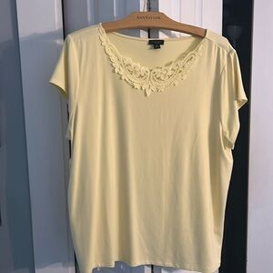 Buttery yellow tshirt